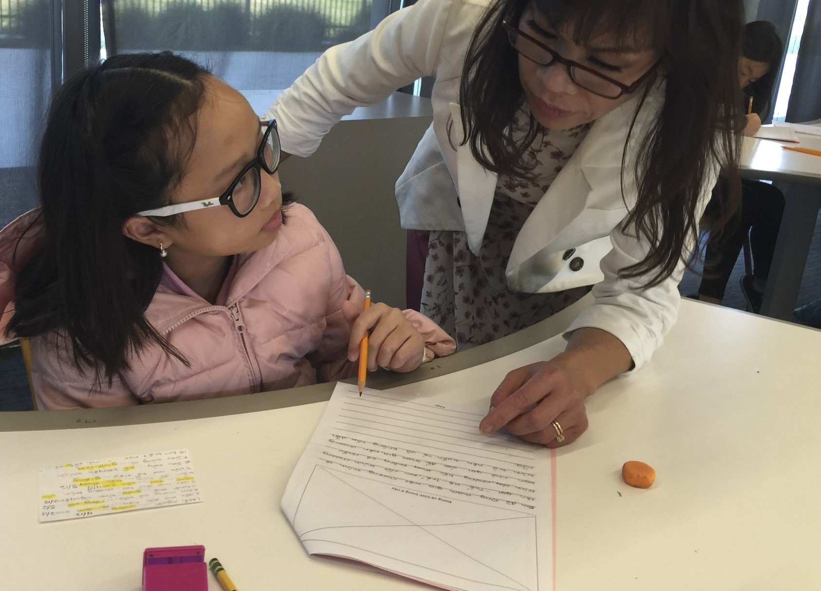 A student learns Vietnamese from a teacher.